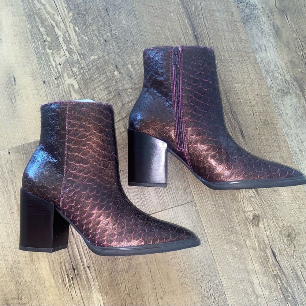 Ankle cowboy boots, pointed toe, block heel
